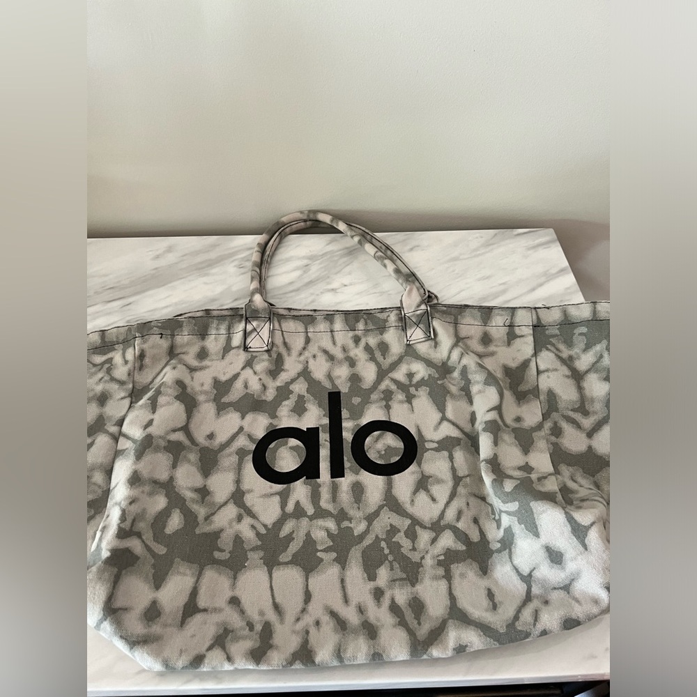 Alo Yoga tote bag
